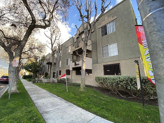 2nd image of 2908 W Victory Blvd APT Q