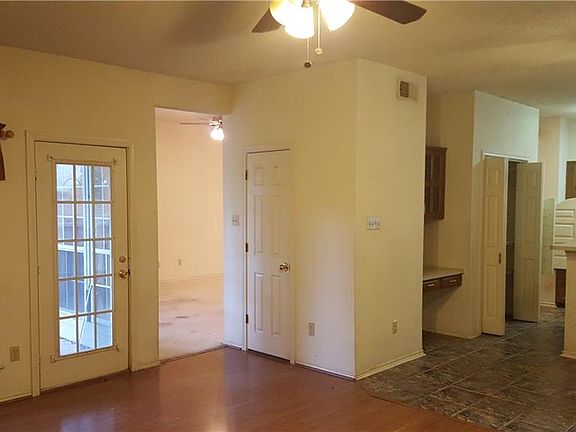 4th image of 718 Singing Hills Dr