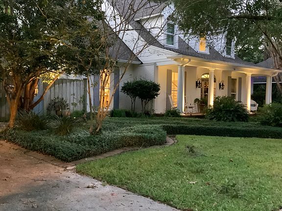 3rd image of 35 Old Oak Ln