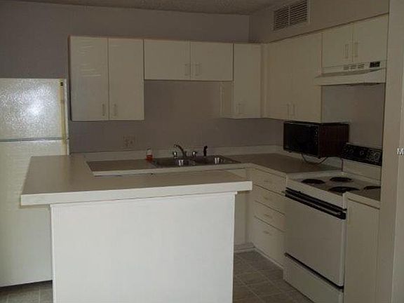 3rd image of 365 Forestway 105 Cir
