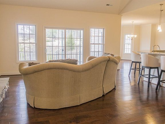 2nd image of 104 Oak Meadow Ln