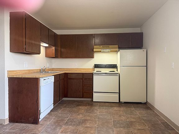 4th image of 1006 E Jefferson Rd #302