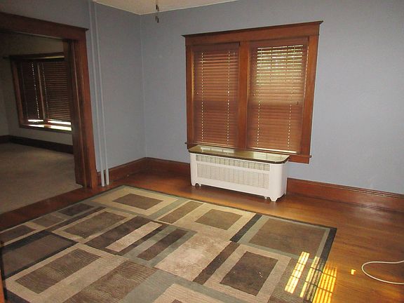 3rd image of 901 Sherman St