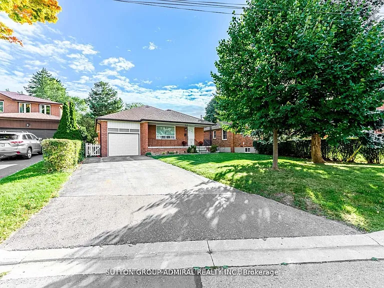 19 Tobruk Cres #BASEMENT — Photo 1