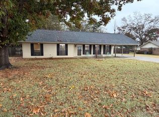 114 W 15th St, Dewitt, AR 72042