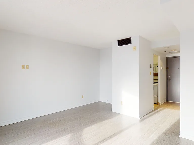 341 Maclaren St — Photo 29