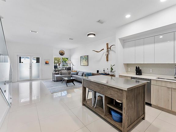 4th image of 1482 NE 34th Street