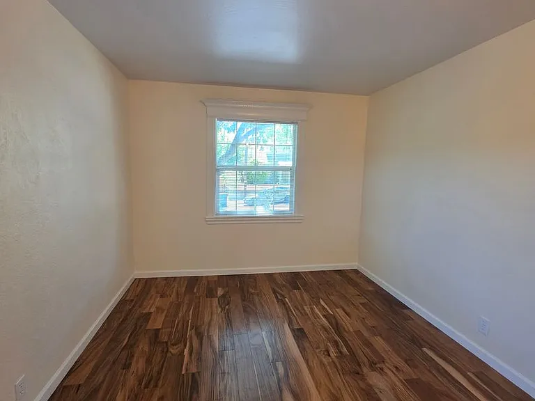 1317 Sherwood Dr — Photo 19