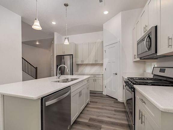 4th image of 5747 Villa Lorenzo Dr