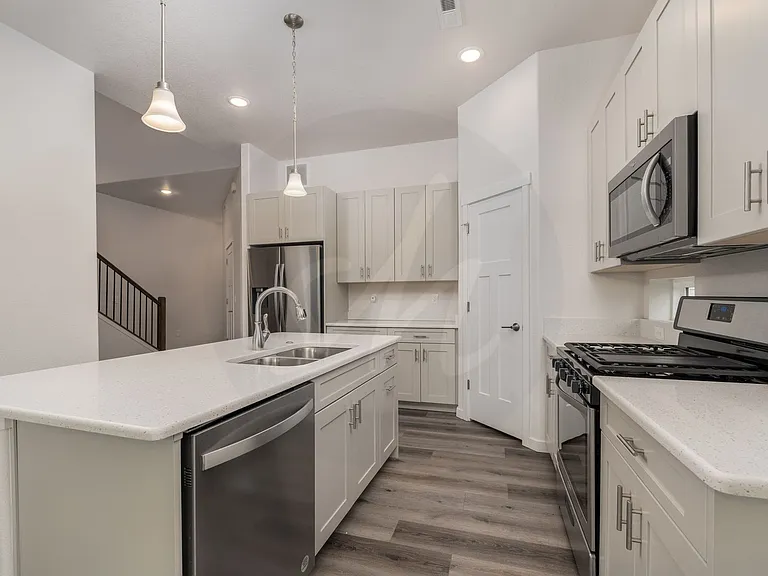 5747 Villa Lorenzo Dr — Photo 4