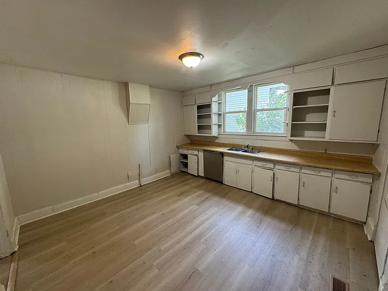 934 N National Ave — Photo 11