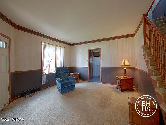 3rd image of 317 W Mountain Ave