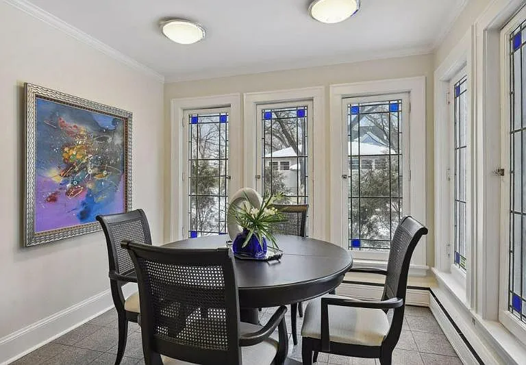Main level - breakfast nook