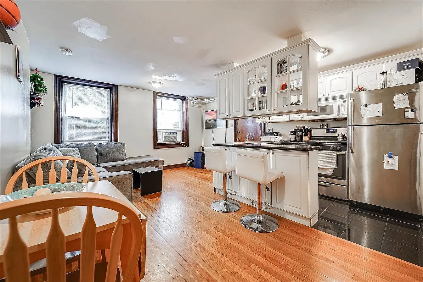 2 bed, $3,000 — Photo 1