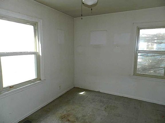 5th image of 6831 Hillside Ave