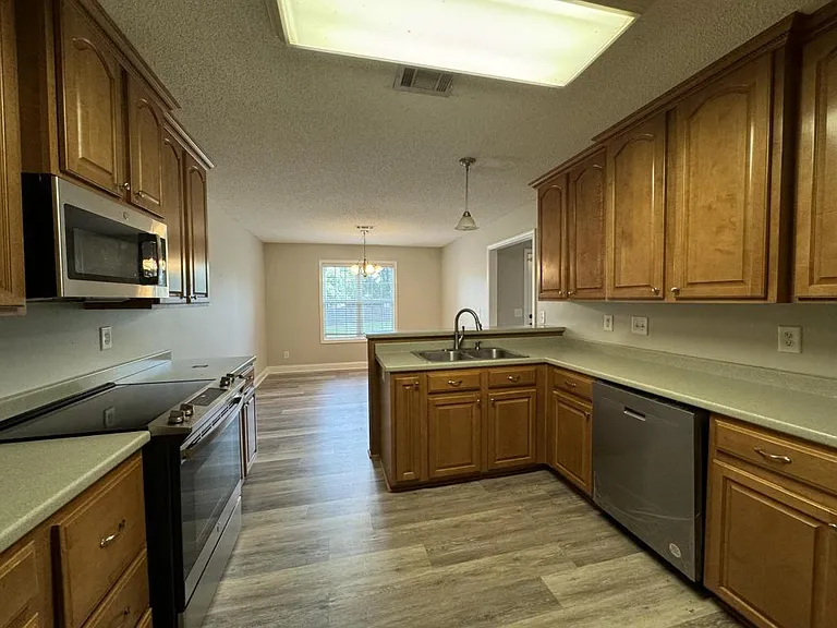 204 Mahan Dr — Photo 13