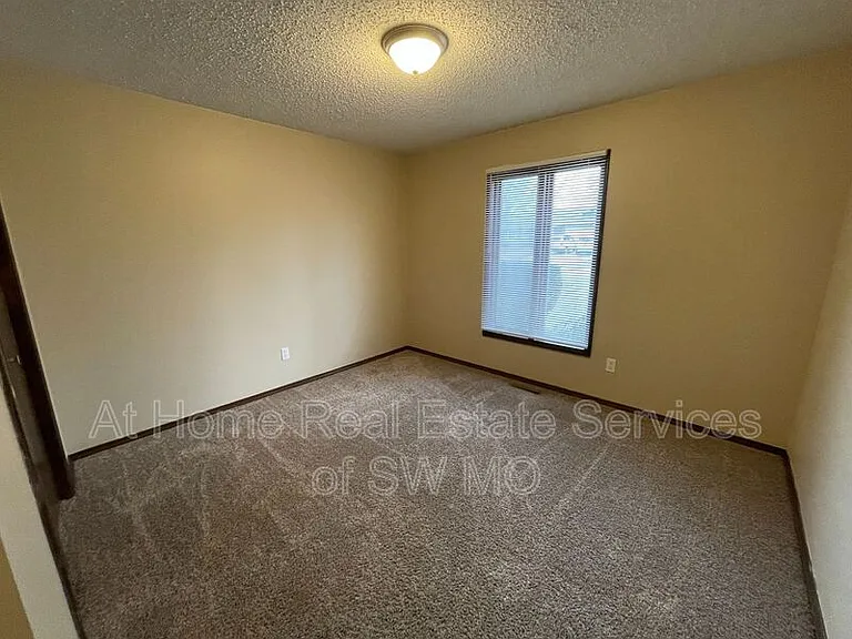 1359 S John Ave — Photo 9