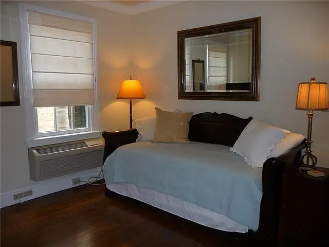 Studio, 1.0 bath, 362 sqft, $1,350 — Photo 2