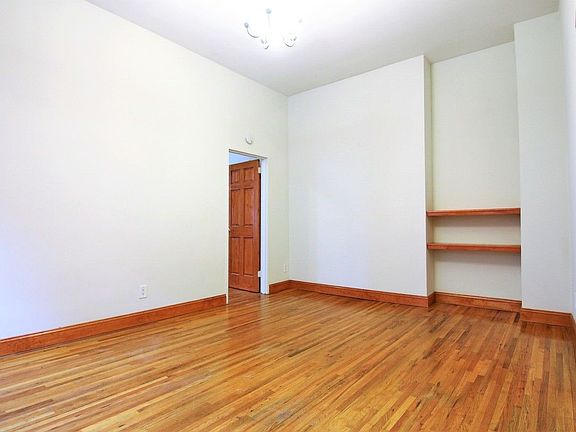 4th image of 305 W 92nd St #A5
