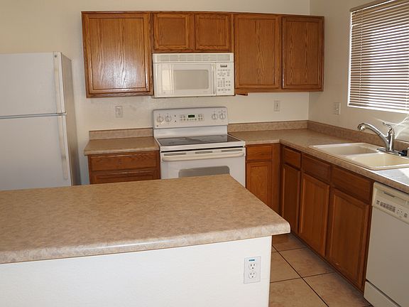3rd image of 1744 W Amberwood Dr