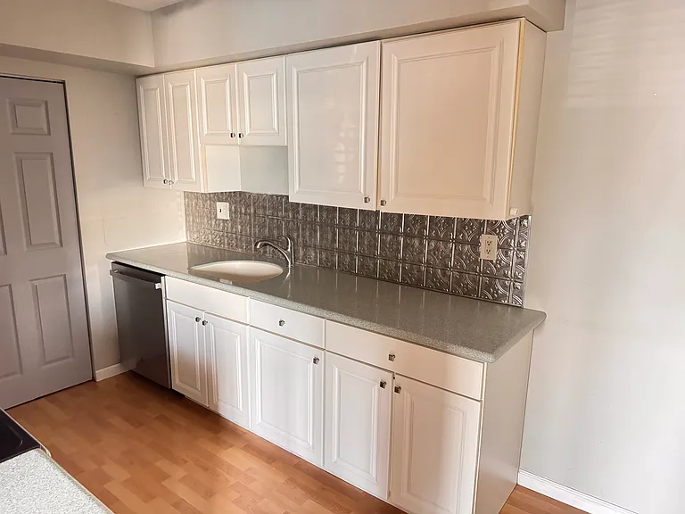 111 Reliance Cir — Photo 9