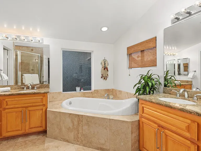 2341 Manchester Ave — Photo 17