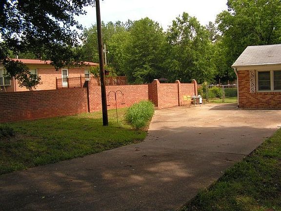 3rd image of 308 Windwood Dr