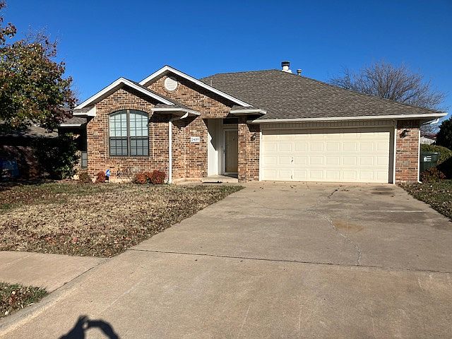 1st image of 2409 Glen Oaks Dr