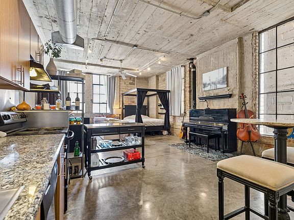 3rd image of 1122 Jackson St APT 820