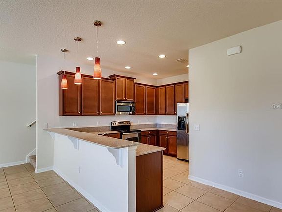 4th image of 567 Glastonbury Dr