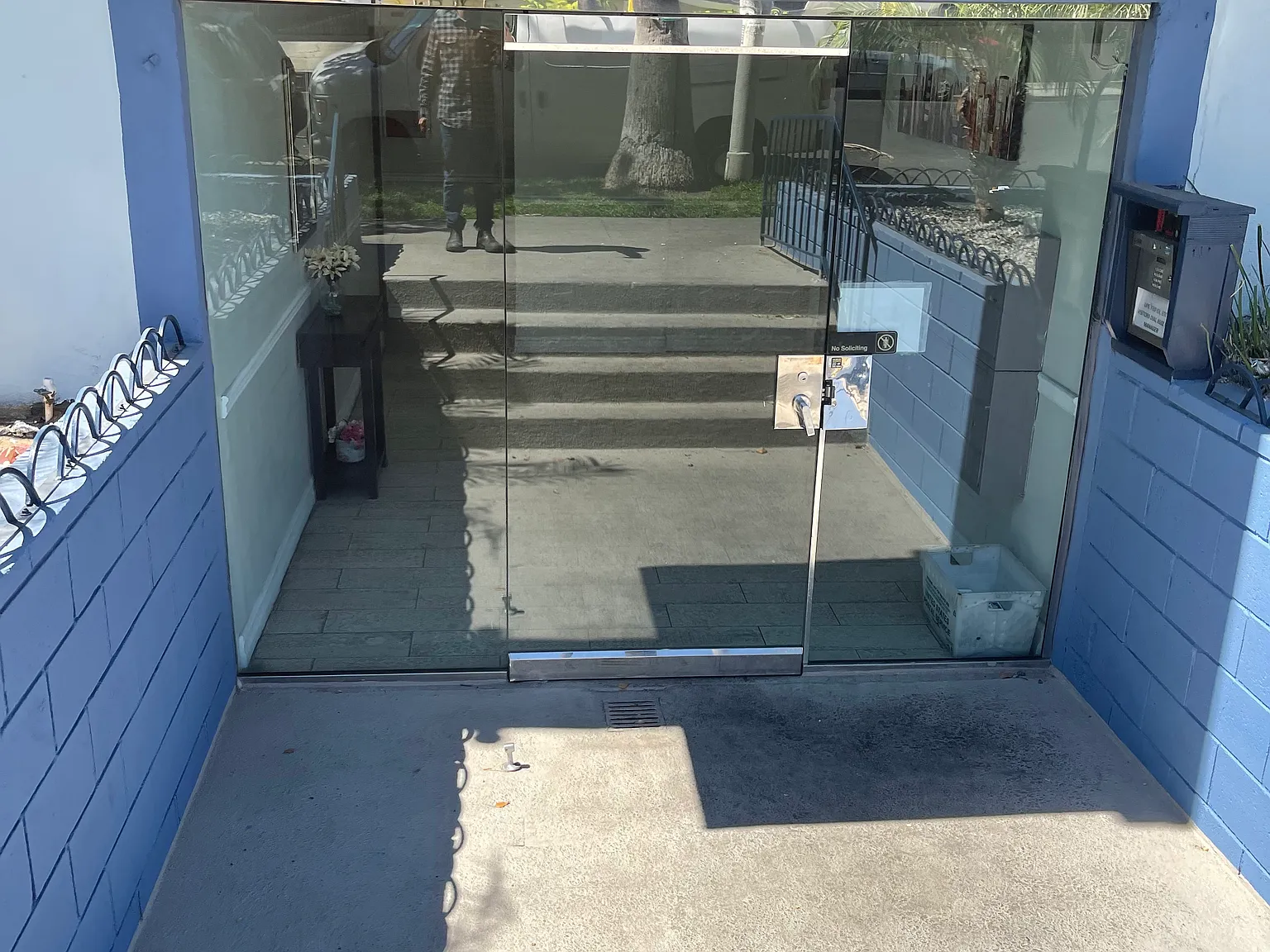 345 S. Manhattan — Photo 2
