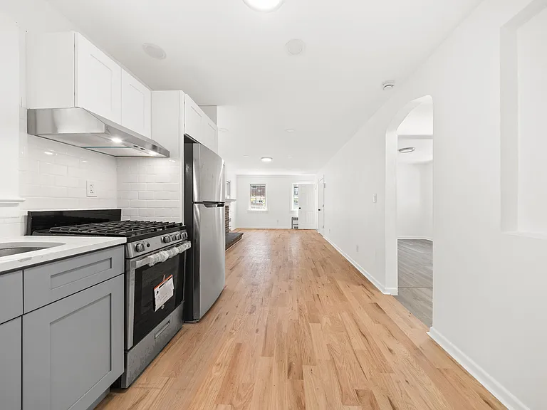 493 Beverly Rd #2 — Photo 5