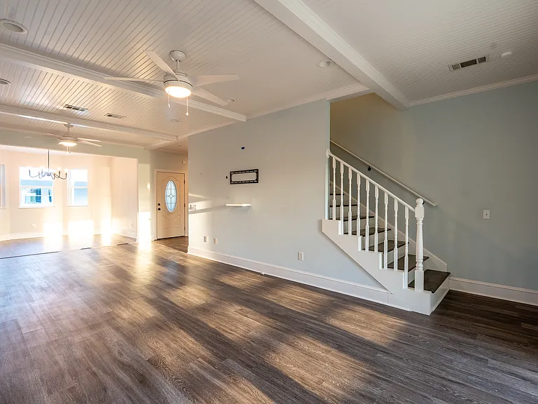 909 Miller Ave #B — Photo 13