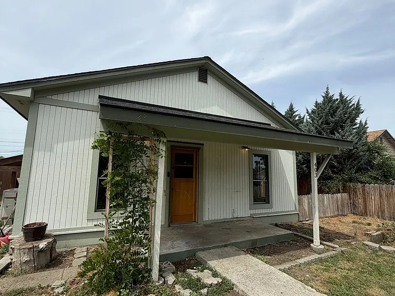 403 N Pacific St — Photo 2