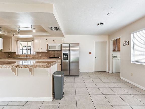 3rd image of 601 N Las Posas St