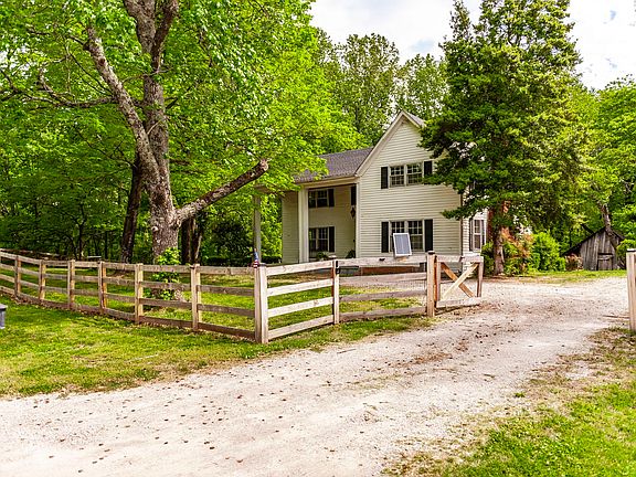 2nd image of 3240 Knob Creek Rd