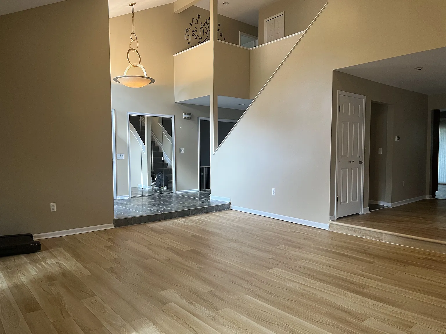 3 bed, 2.5 bath, 2287 sqft, $3,049 — Photo 3