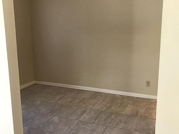 5th image of 1110 W 25th St