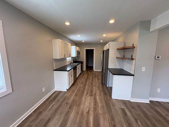 4th image of 601-603 Emerald Ave NE