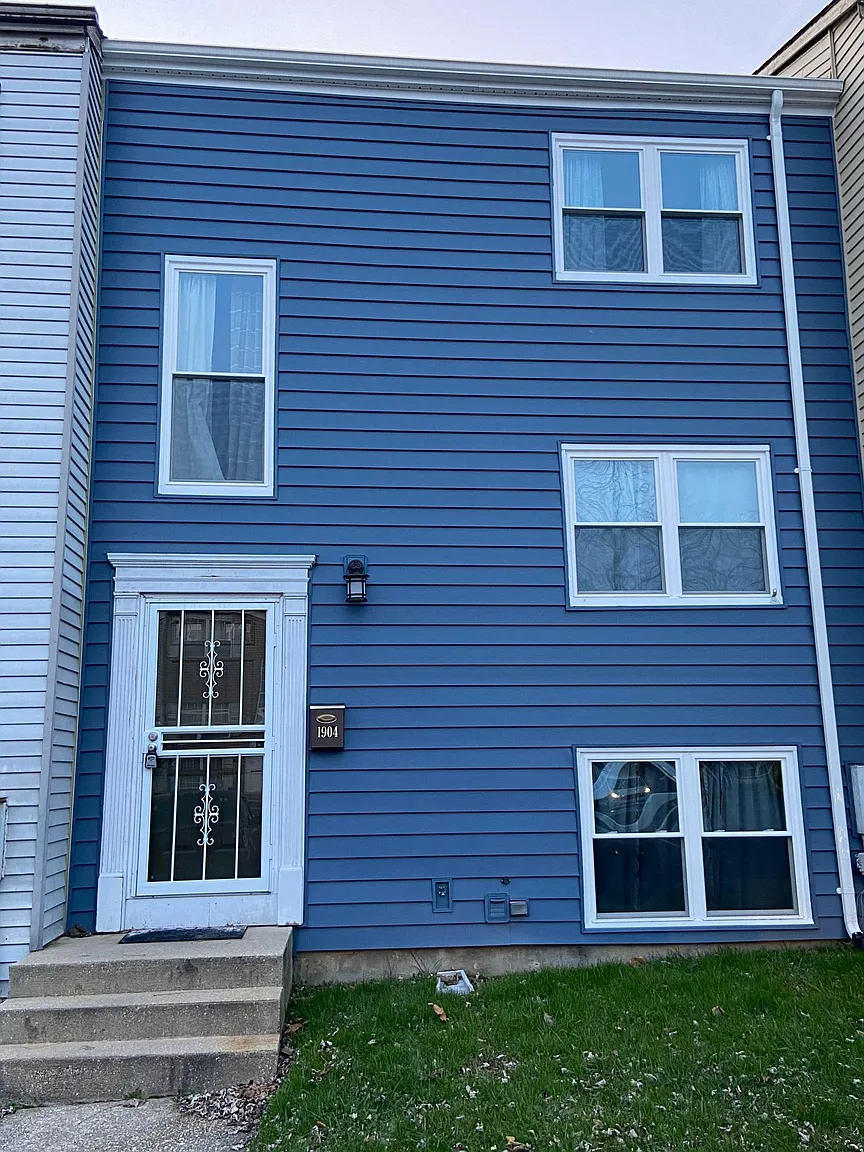 1904 Eloise Ln photo 1