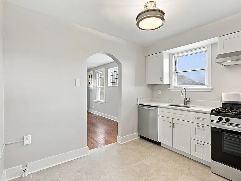 1131 Wisconsin Ave — Photo 3