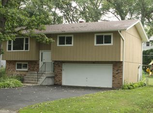 8607 Dorr Rd, Wonder Lake, IL 60097