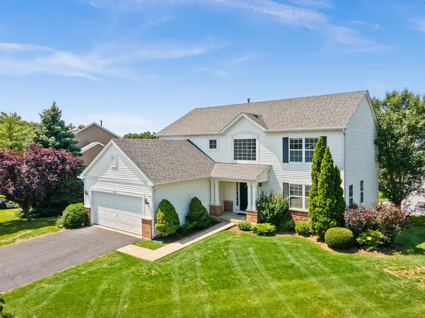 1660 Whispering Oaks Ct, West Chicago, IL 60185