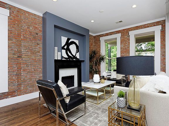 4th image of 2438 Glenarm Pl