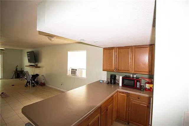2710 Helena St — Photo 3