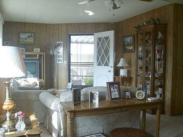 2nd image of 4249 Castlewood St