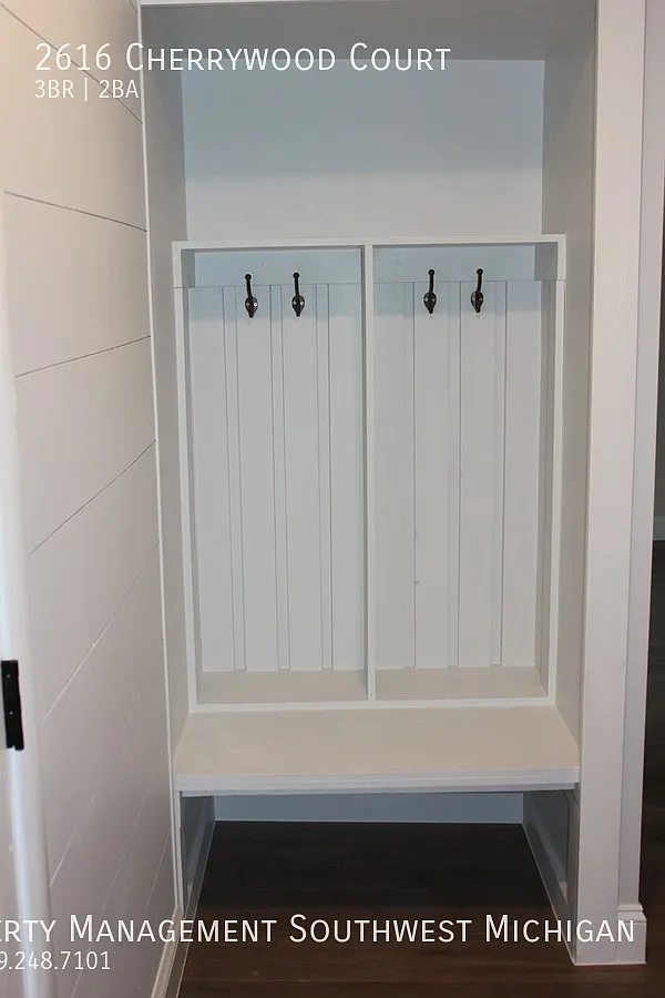 Large townhome in Woodgate subdivision — Photo 2