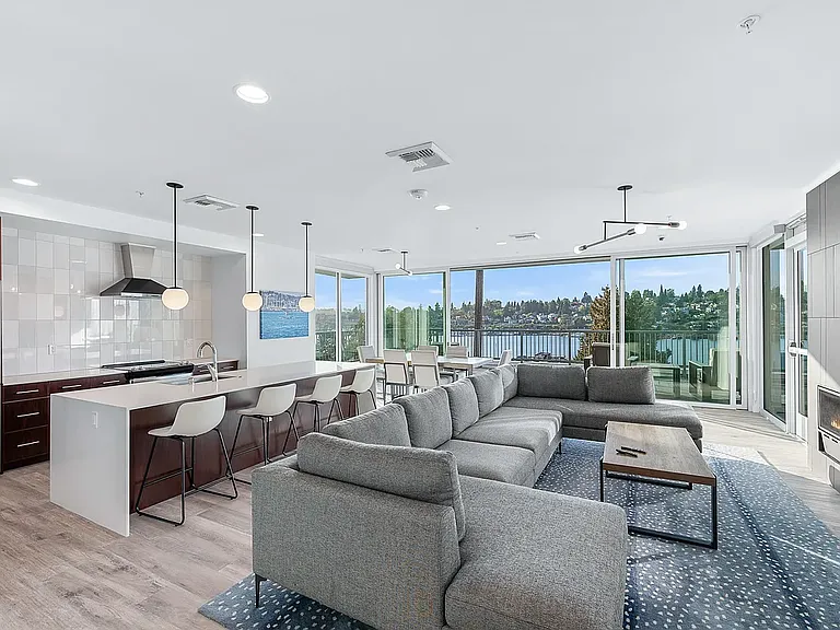 Flow Eastlake Apartments — Photo 13
