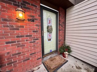 966 Hampton Ridge Dr, Akron, OH 44313