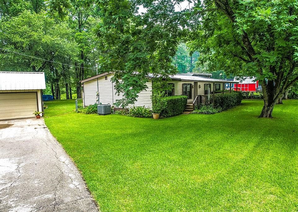 1st image of 696 Persimmon St